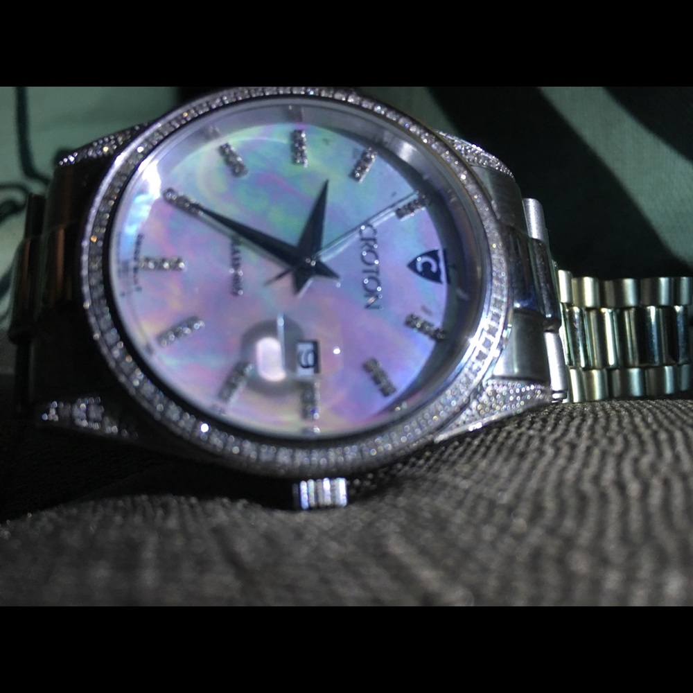 Watch men’s or woman diamond bezel thru out - Picture 4 of 5